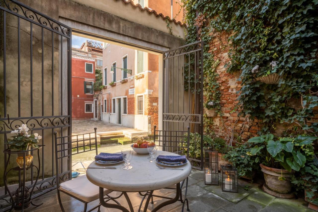Garden Mansion With Private Mooring R&R Apartment Veneţia Exterior foto